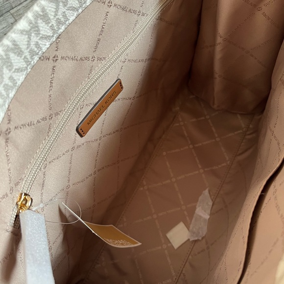 Michael Kors Medium Vanilla Mirella Tote - Picture 11 of 11